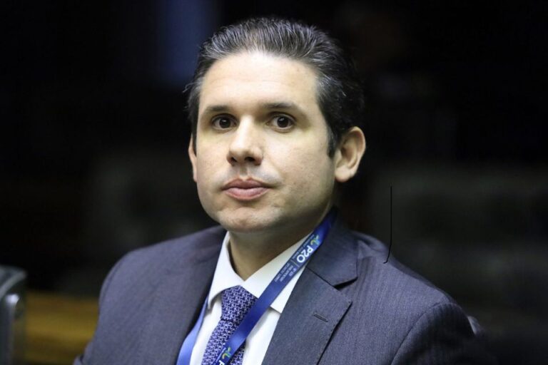 Deputados petistas criticam Hugo Motta após presidente da Câmara afirmar que 8/1 não foi golpe