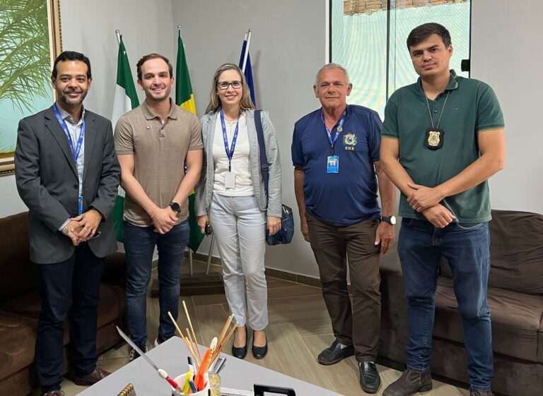 Durante encontro com representantes da SDS, prefeito Victor Coelho articula implantação do IML em Ouricuri