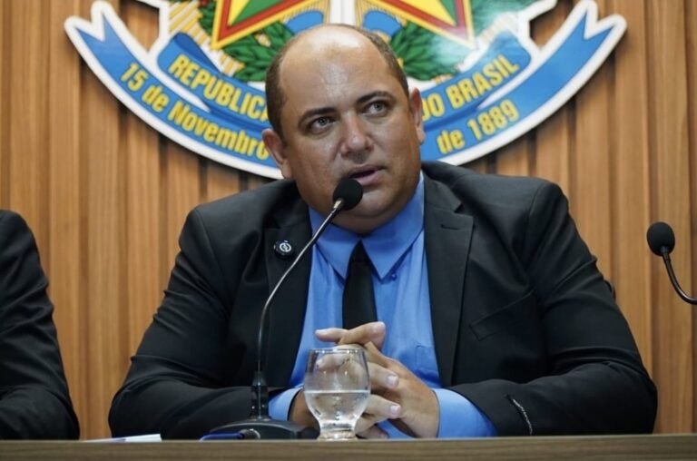 Vereadores do município de Ouricuri se reuniram em sessão ordinária para discutir e deliberar sobre importantes pautas legislativas.