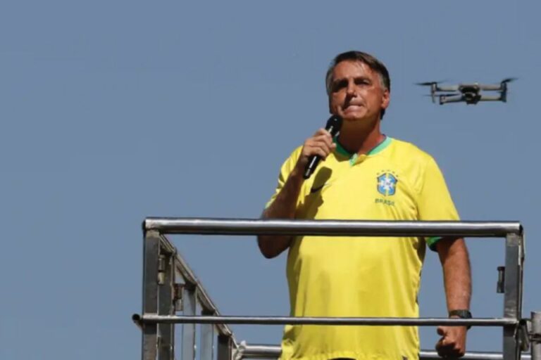 Bolsonaristas ocupam a Avenida Paulista em ato pró-anistia