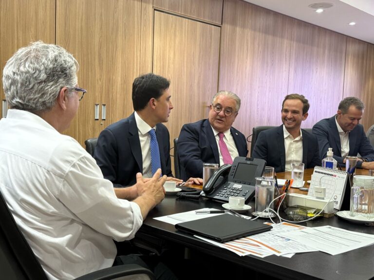 Em Brasília, Victor Coelho se reúne com ministro da Saúde para acertar detalhes da construção da maternidade de Ouricuri