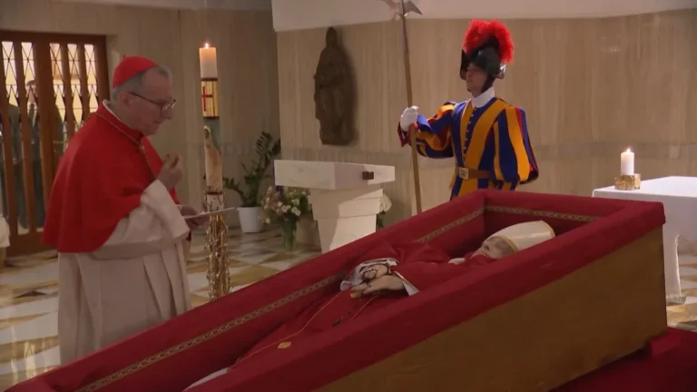 Funeral do Papa Francisco acontecerá no sábado (26), diz Vaticano