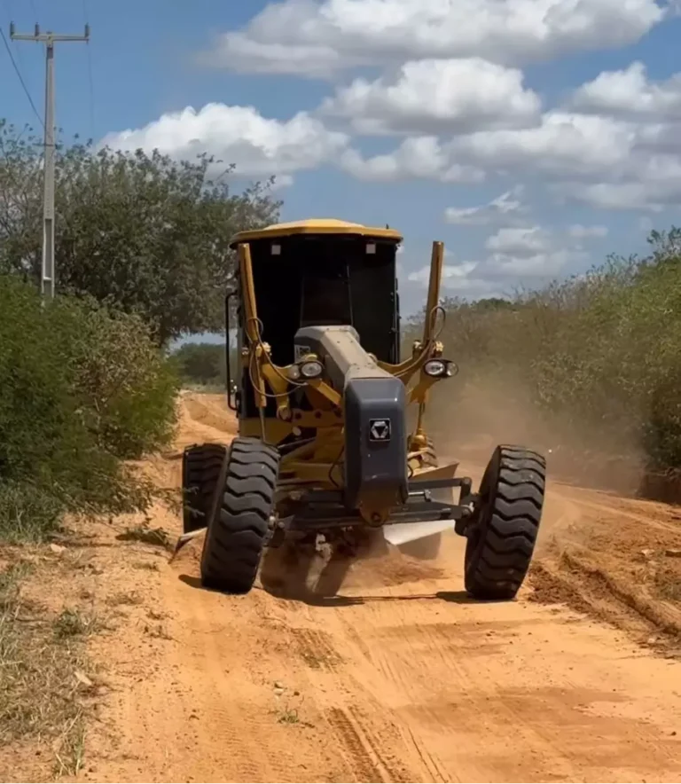 Prefeitura de Ouricuri inicia maior programa de recuperação de estradas de sua história
