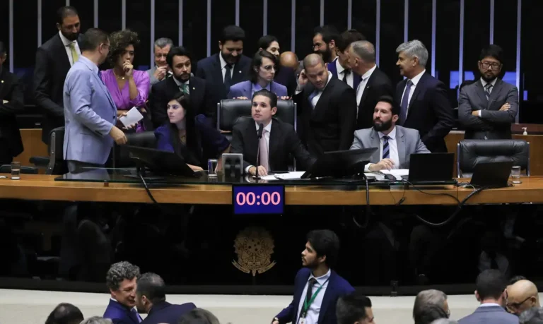 Câmara aprova PL que permite reação do governo a barreiras comerciais