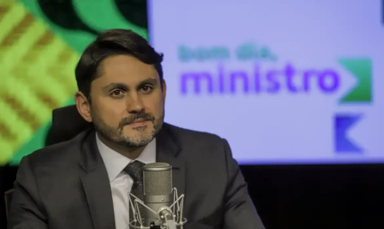 Após denúncia da PGR, ministro Juscelino Filho pede demissão