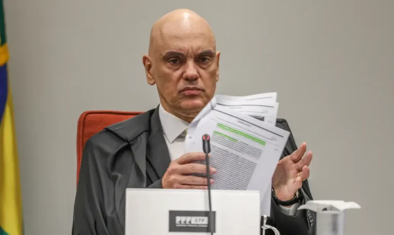 Moraes vota por responsabilizar redes sociais por conteúdo postado