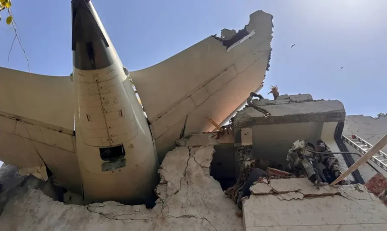 Índia investiga causas de acidente aéreo que deixou mais de 240 mortos