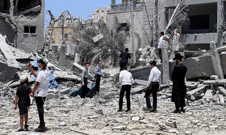 Conflito entre Israel e Irã entra no sexto dia com pressão dos EUA