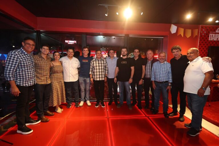 Líderes da política nacional prestigiam abertura do São João em Petrolina