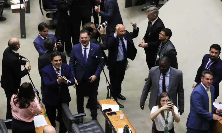 Câmara aprova urgência para projetos que cortam benefícios fiscais e criam novos incentivos