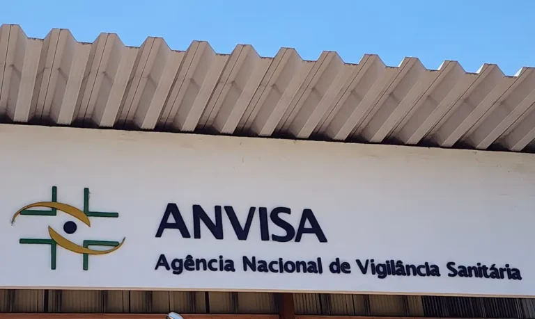 Anvisa emite alerta sobre uso do formol e ácido glioxílico em cabelos