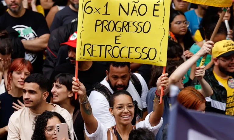 Movimentos sociais lançam plebiscito sobre escala 6×1 e isenção de IR