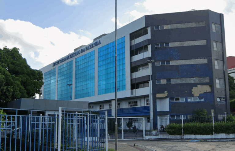 Sefaz-SE divulga edital para auditor fiscal tributário com salário de até R$ 22.541,47; confira