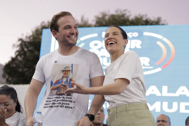 Victor Coelho celebra assinatura da Ordem de Serviço da estrada da Barra feita pela governadora Raquel Lyra
