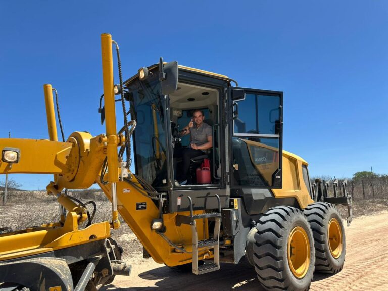 Victor Coelho comemora avanço no maior programa de recuperação de estradas da história de Ouricuri