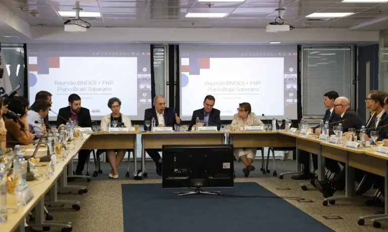 Prefeitos de cidades afetadas pelo tarifaço dos EUA se reúnem no BNDES