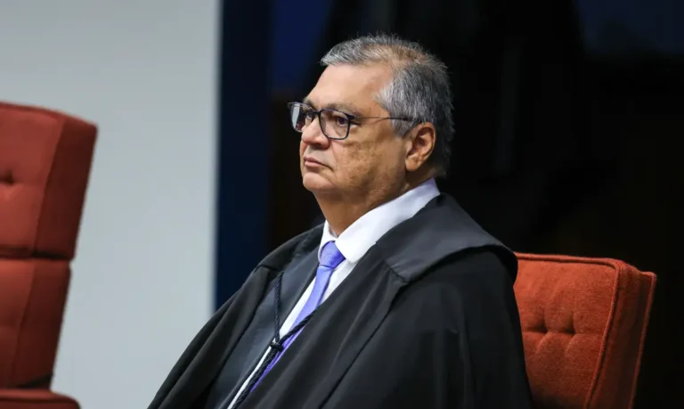 Flávio Dino suspende repasse de emendas para nove cidades