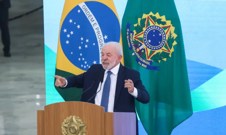 Lula critica aprovação da PEC da Blindagem: “Não é coisa séria”