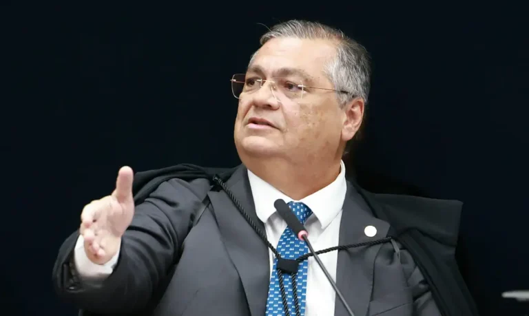 Dino vota pela condenação dos oito réus do núcleo 1 da trama golpista