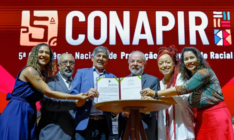 Só existe democracia forte com justiça racial e reparação