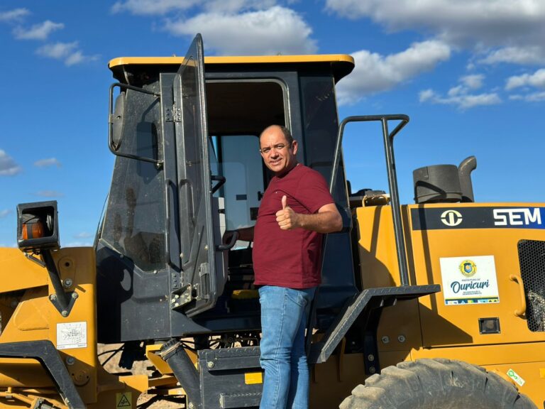 Vereador Rogério da Aldeia segue fiscalizando as obras de recuperação das estradas no município de Ouricuri