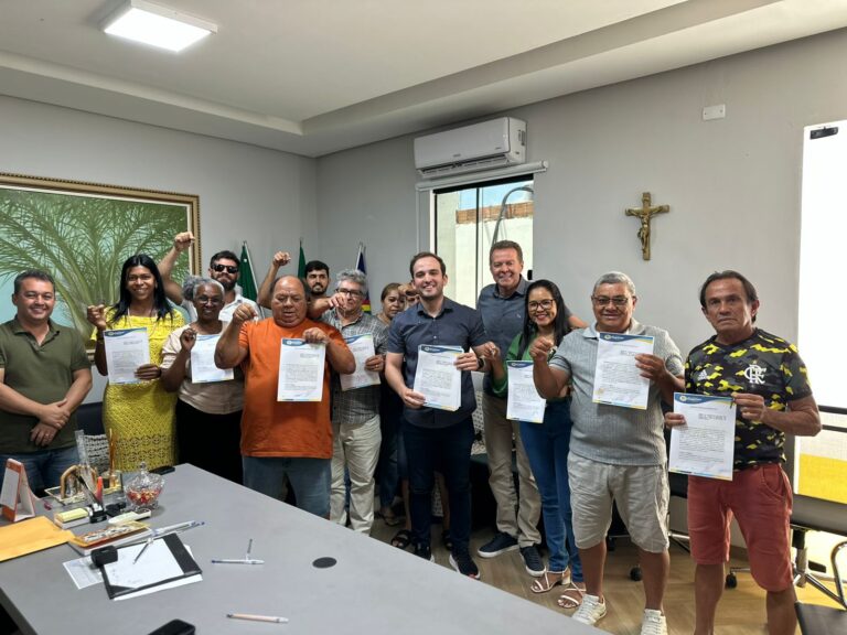 Com transparência e organização, Prefeitura de Ouricuri entrega autorizações de quiosques a comerciantes