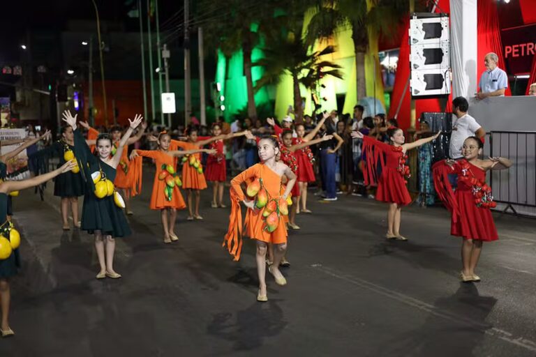 Desfile pelos 130 anos de Petrolina será neste domingo (21) e homenageará Geraldo Azevedo