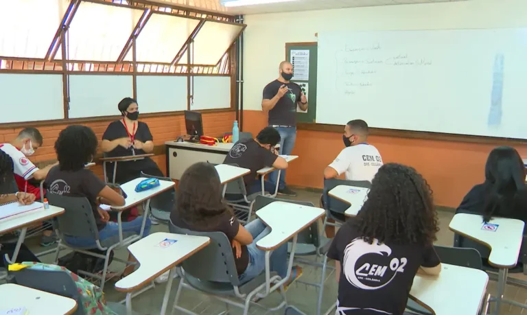 Especialistas defendem ensino obrigatório de Libras em escolas