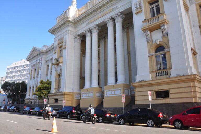 Justiça de Pernambuco suspende ato de Rodrigo Farias para mudar comissão da CPI da Publicidade