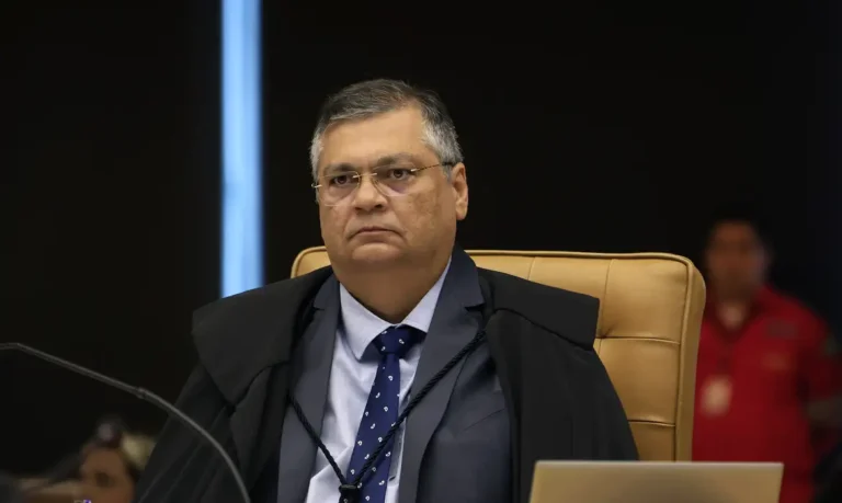 Dino afirma que é “dever” do Judiciário apurar as chamadas emendas Pix