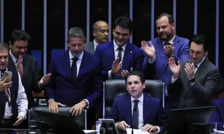 Câmara aprova proposta de isenção do IR para quem ganha até R$ 5 mil