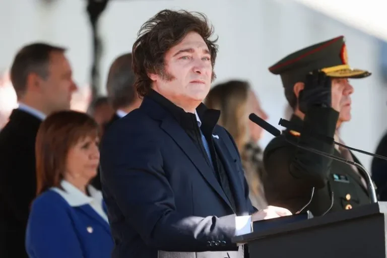 Argentinos vão às urnas neste domingo (26) em eleição crítica para Milei