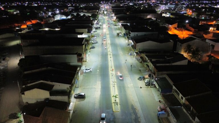 Prefeitura de Ouricuri entrega nova iluminação na avenida Fernando Bezerra e valoriza ainda mais a cidade