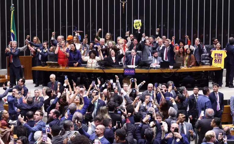 Fim da escala 6×1: veja como votaram deputados pernambucanos nos dois turnos